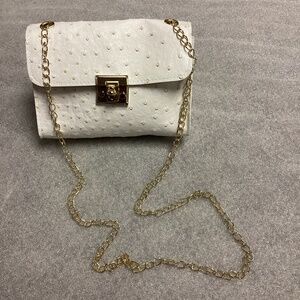 White Ostrich Mini Faux Leather Purse with Gold Clasp & Gold Chain * NEW